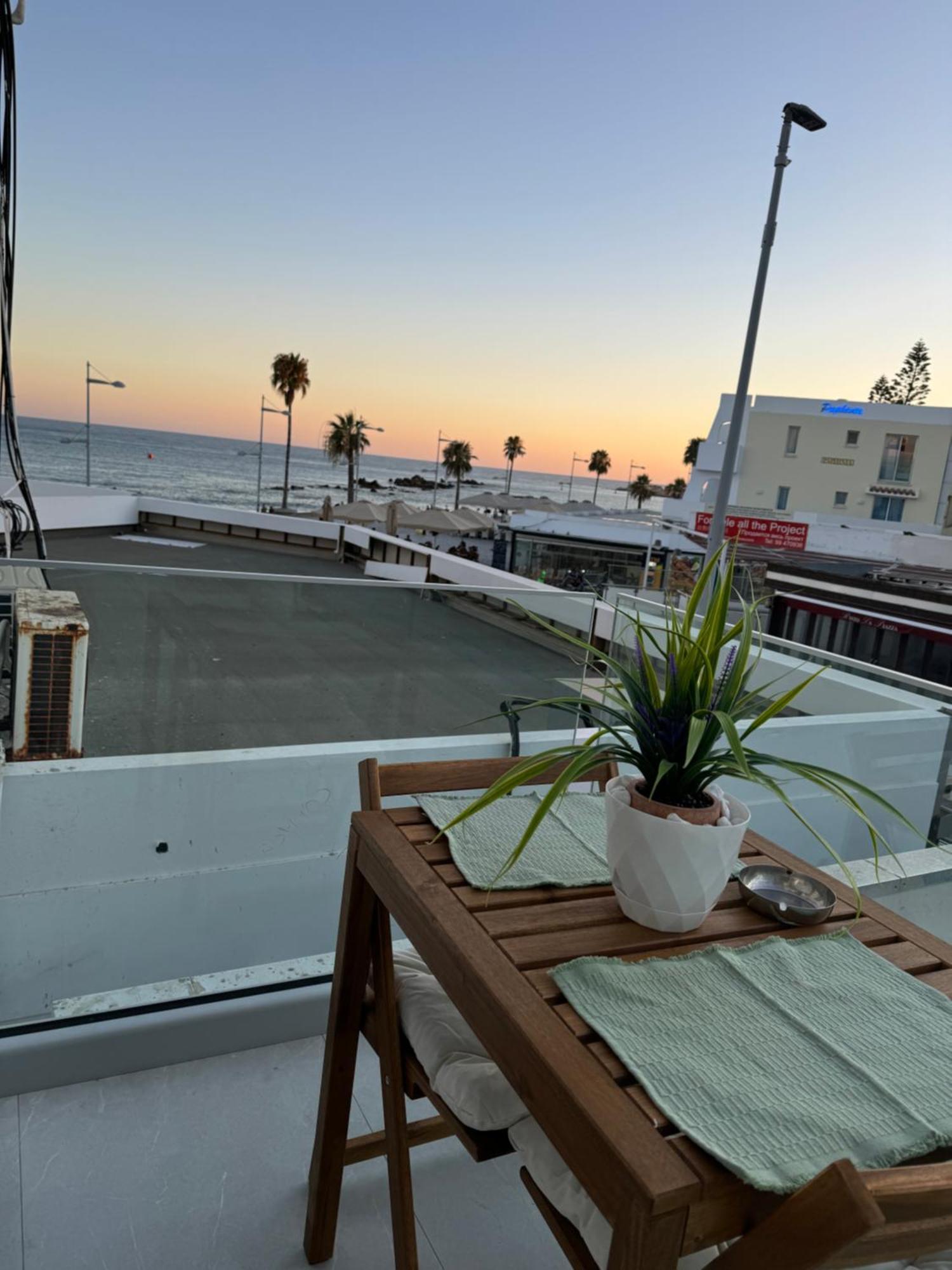 Beachside Light House Kato Paphos 82 Ngoại thất bức ảnh