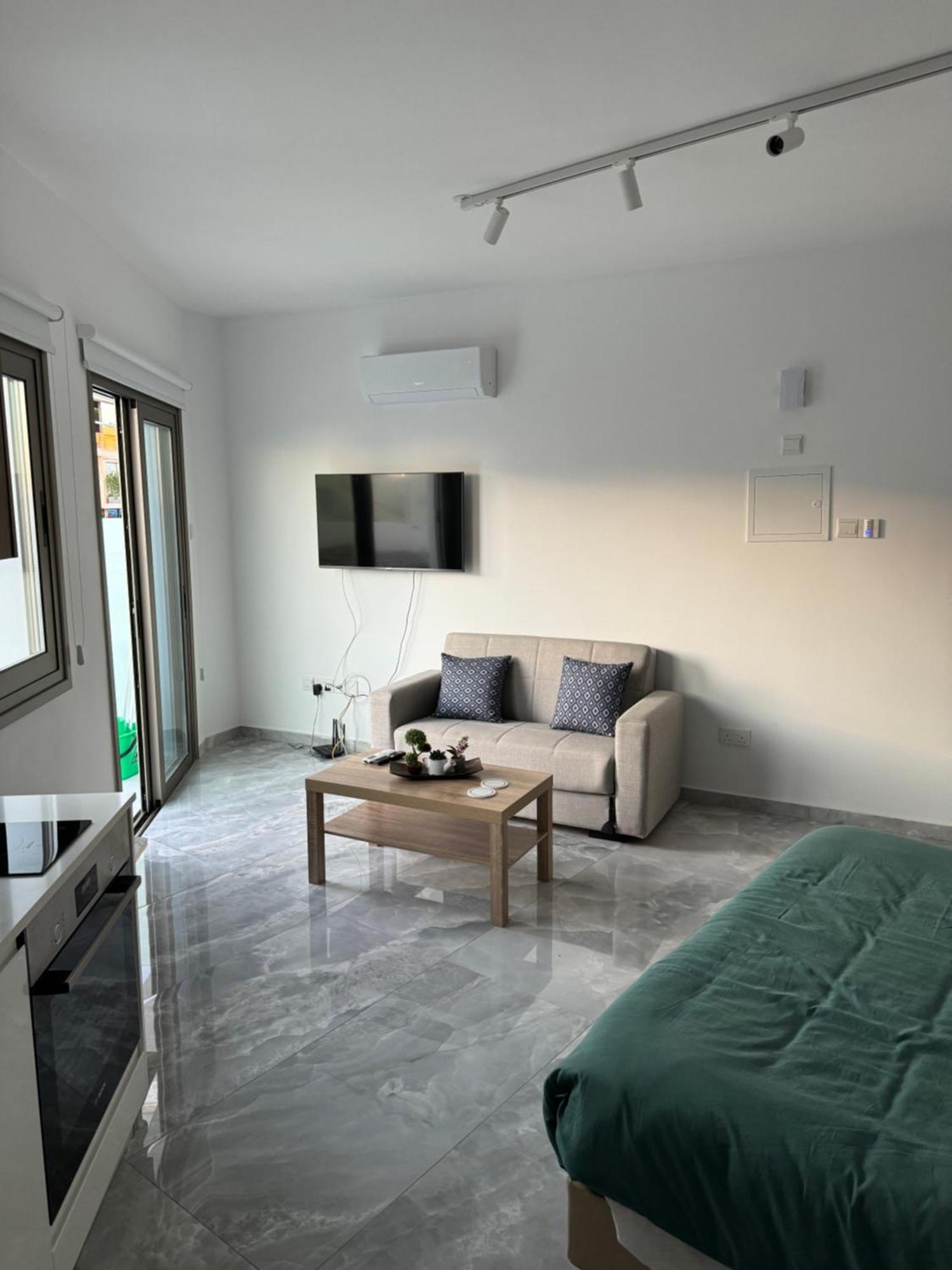 Beachside Light House Kato Paphos 82 Ngoại thất bức ảnh